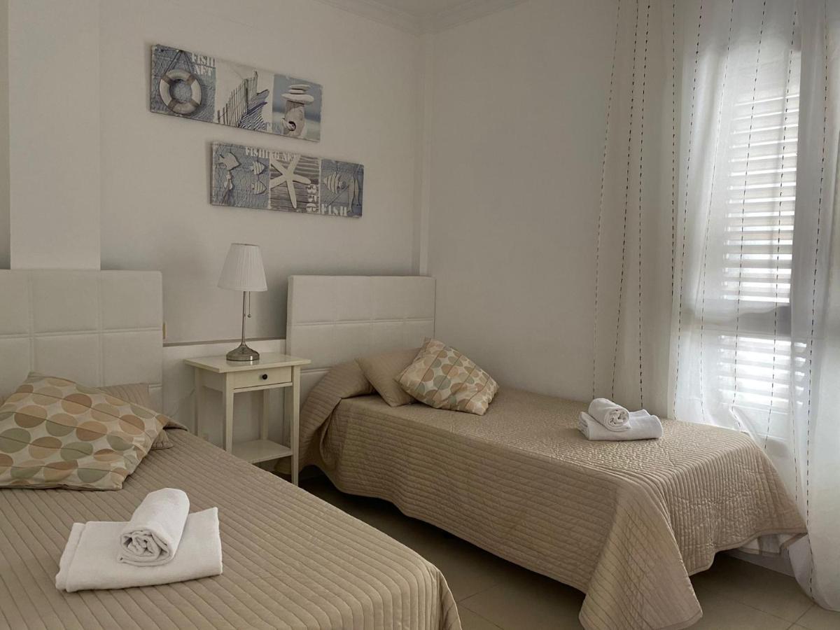 Billy'S Beachfront Apartment With Pool Access Puerto De Mogan Bagian luar foto