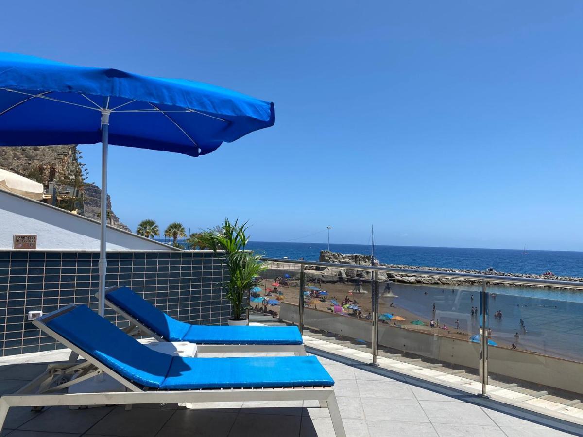 Billy'S Beachfront Apartment With Pool Access Puerto De Mogan Bagian luar foto